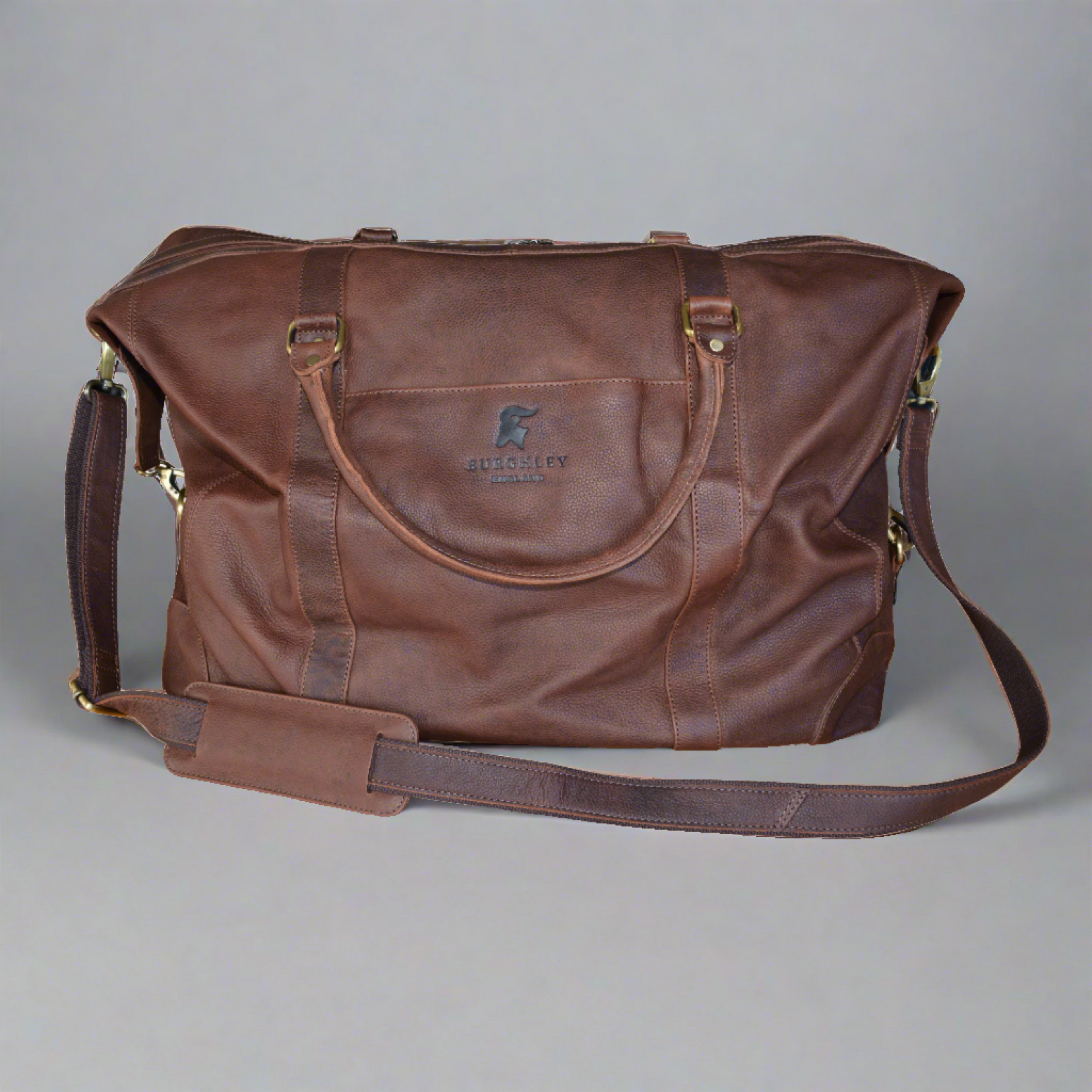 Full leather holdall travel bag in full grain vegetable tanned cow leather.