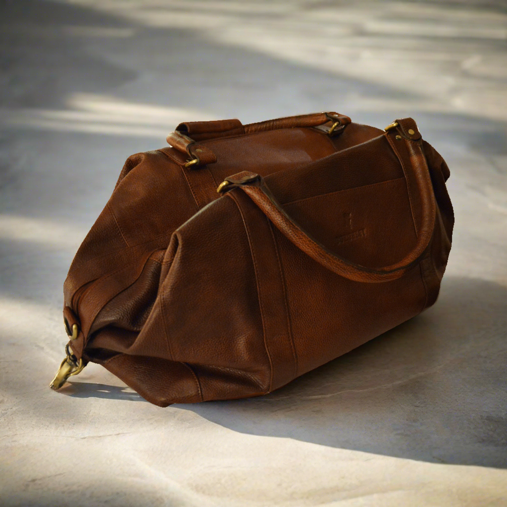 Full leather holdall travel bag in full grain vegetable tanned cow leather.