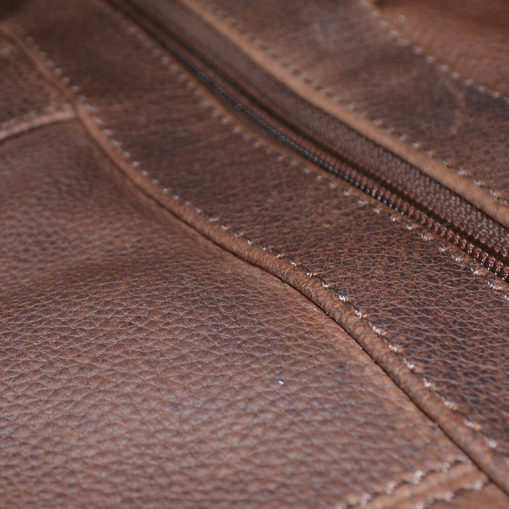 Full leather holdall travel bag in full grain vegetable tanned cow leather.